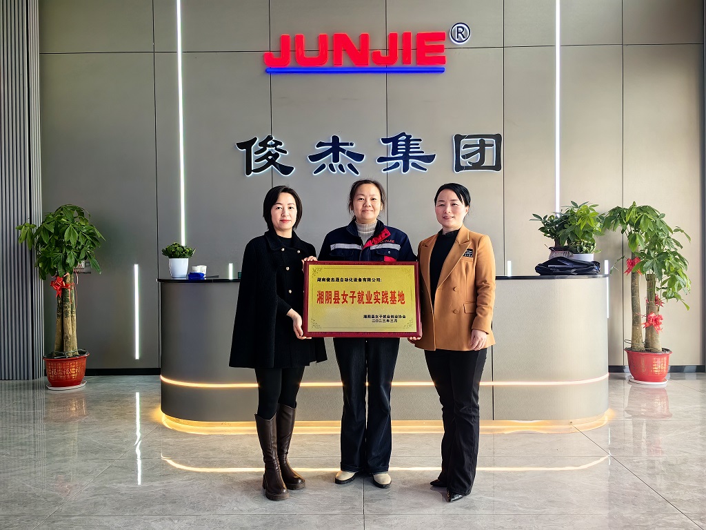湖南俊杰晟祝女神們節(jié)日快樂！